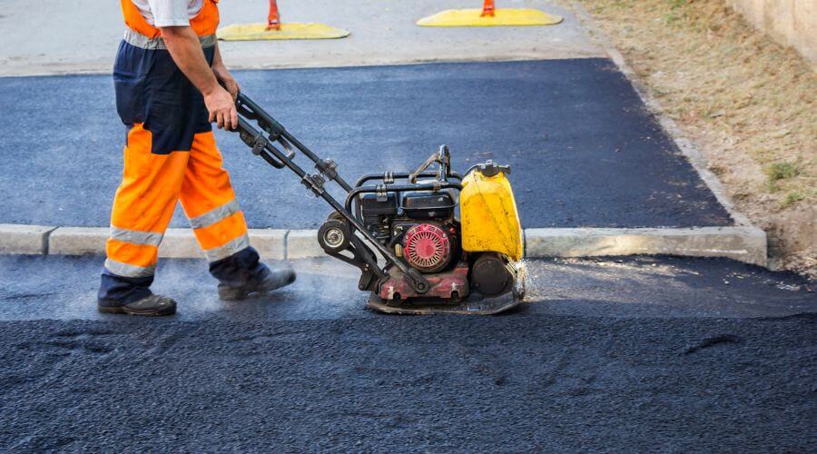 Professional gutter cleaning in Cloverdale, OR